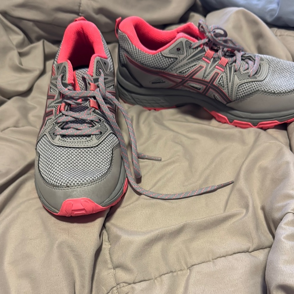 Women's Gray and Pink Athletic Shoes